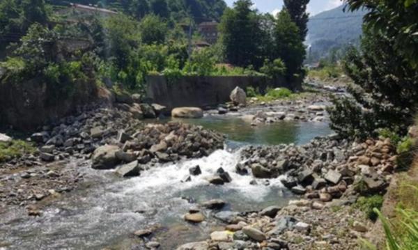 Geçen yıl restore edilen 300 yıllık kemer köprü çöktü!