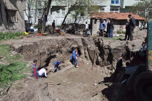 Kütahya’da Defineciler Roma Dönemi Mezarına Tünel Kazdı