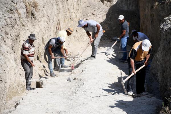 Kuşadası'nda 2 bin yıllık antik su kanalı bulundu