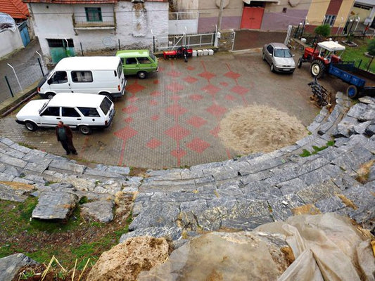 Muğla’da Antik Tiyatro Otopark Olarak Kullanılıyor