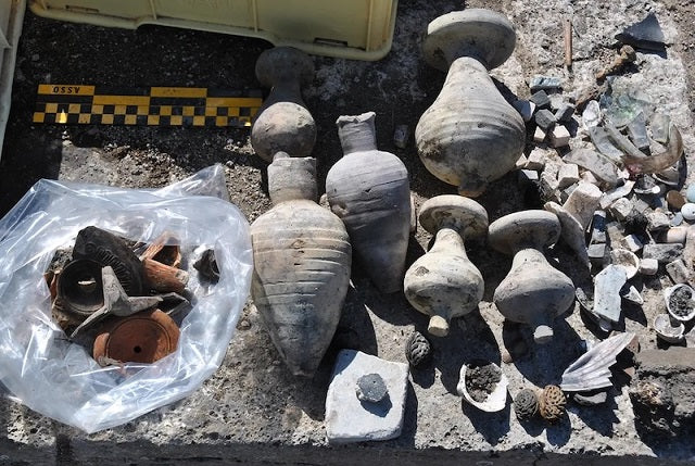 Antik Roma Kuyusunun İçinde Nadir Eserler Bulundu