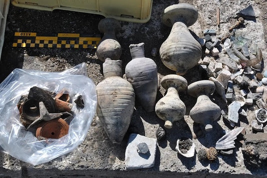 Antik Roma Kuyusunun İçinde Nadir Eserler Bulundu