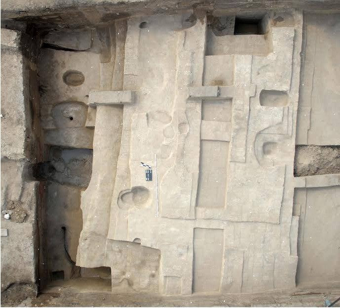 Mısır’da 3,500 Yılllık Devasa Bir Sur Keşfedildi