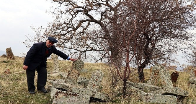 Malatya’da Osmanlı dönemine ait mezarlardaki şekiller gizemini koruyor