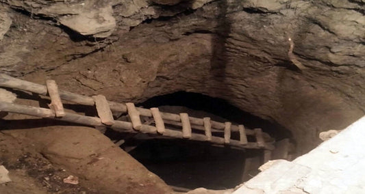 Antalya’da Bir Kişi Evinin Altında Tarihi Eser Ararken Yakalandı