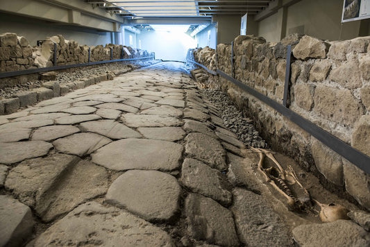 Roma’da Antik Bir Yol Üzerine McDonald’s Açıldı
