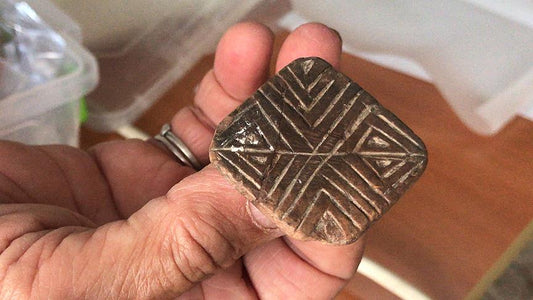 Mersin’deki Yumuktepe Höyüğü’nde 9000 Yıllık Mühür Bulundu