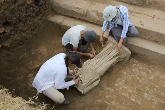 Metropolis Antik Kenti’nde 1800 Yıllık Kadın Heykeli Bulundu