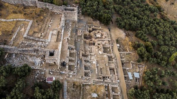 Metropolis Antik Kenti kazılarında birbiriyle bağlantılı dört sarnıç bulundu: M.S. 12 ve 13'üncü yüzyıllarda kent halkının tüketim alışkanlıkları...