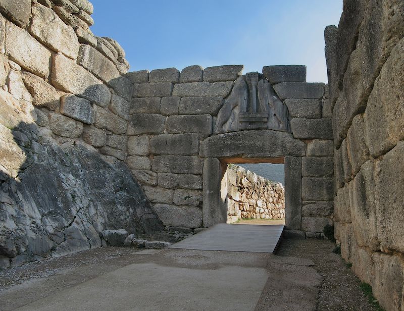 Miken Uygarlığı Ayaklanma ya da İstila ile Çökmüş