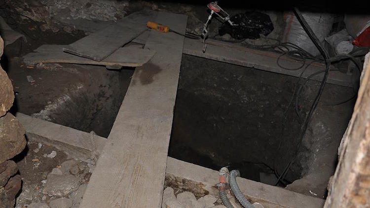 Bolu’da Evinin Altında Define Aratan Muhtar Aranıyor