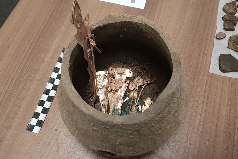 Kolombiya’daki Antik Tapınakta Zümrüt Dolu Çömlekler Bulundu