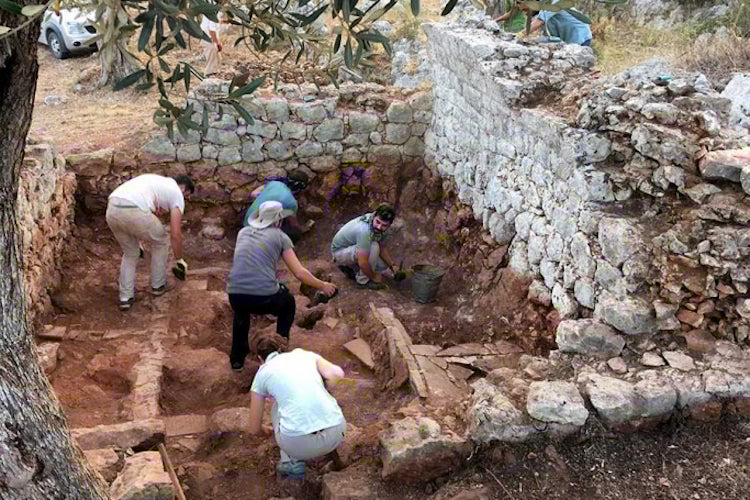 Antalya’daki Myra Antik Kenti’nde Dört Oda Mezar Bulundu