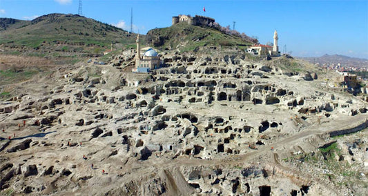 Nevşehir’deki Devasa Yeraltı Şehrinin Yapıları Havadan Görüntülendi