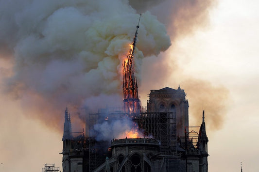 Notre Dame Katedrali: Devrim, Napoleon ve Yangın