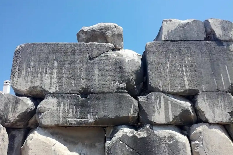 Muğla’daki 1.500 Yıllık Yazıt Büyük Bir Vergi Yolsuzluğunu Anlatıyor