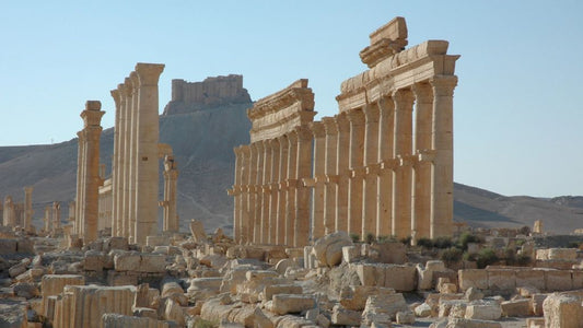 IŞİD Tutsaklarını İdam Etmek İçin Palmira Sütunlarını Patlattı