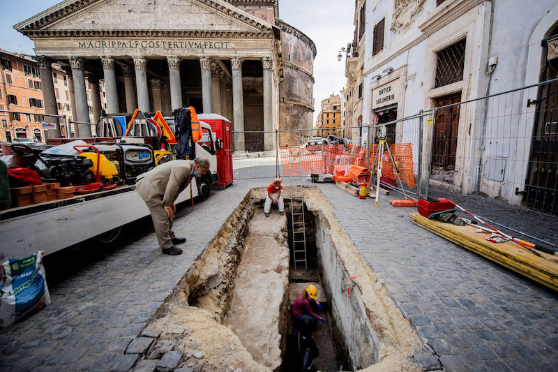 Pantheon Önündeki Göçükte Eski Kaldırım Taşları Ortaya Çıktı