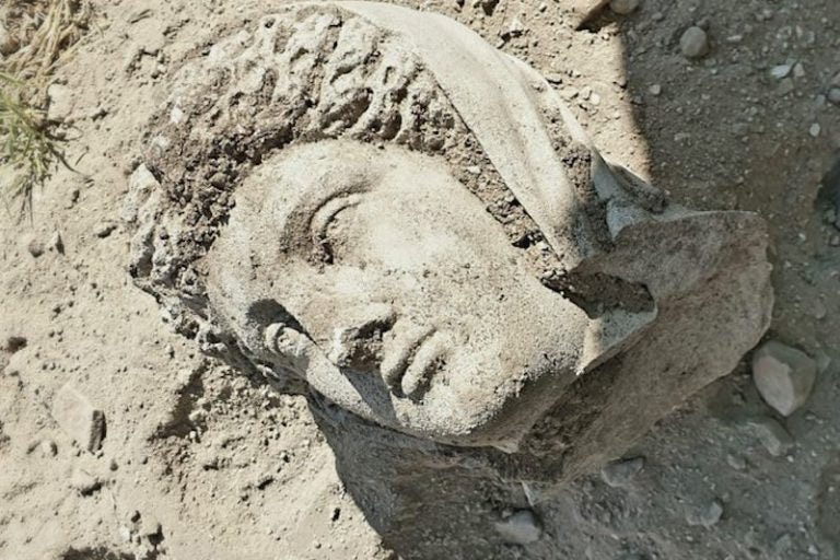 Perge Antik Kenti’nde Giyimli Kadın Heykeli Bulundu