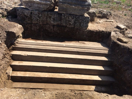 Perge’de Plancia Magna Anıt Mezarı’nın Podyumu Bulundu