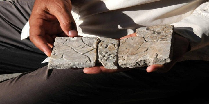 Isparta’da 1800 Yıllık Üzüm Toplayan Eros Kabartması Bulundu