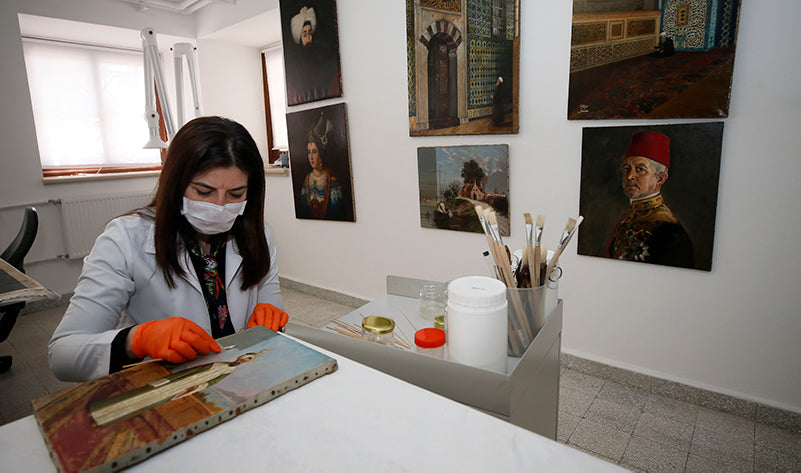 Topkapı Sarayı'n muhafaza edilen tablolar restore ediliyor