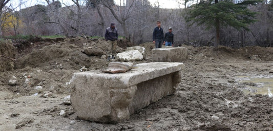 Burdur'da tarladan Roma dönemi yapı parçaları çıktı