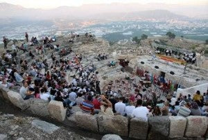 Rhodiapolis Antik Tiyatrosu Stoasının Restorasyon İhalesi İmzalandı