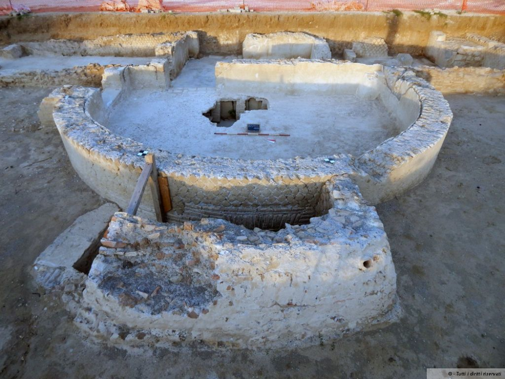 Roma’da İnşaat Sırasında Bir Hamam ve Nekropol Bulundu