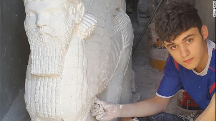 Iraklı Çocuk IŞİD’in Nimrud Antik Kenti’nde Parçaladığı Eserleri Tekrar Yapıyor