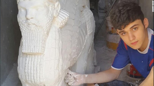 Iraklı Çocuk IŞİD’in Nimrud Antik Kenti’nde Parçaladığı Eserleri Tekrar Yapıyor