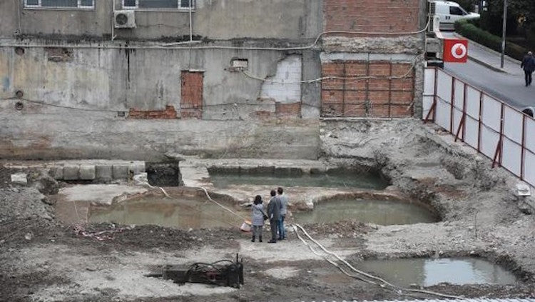İzmir’de Tarihi Şapel Çıkan İnşaatta Arkeolojik Kazılar Başladı