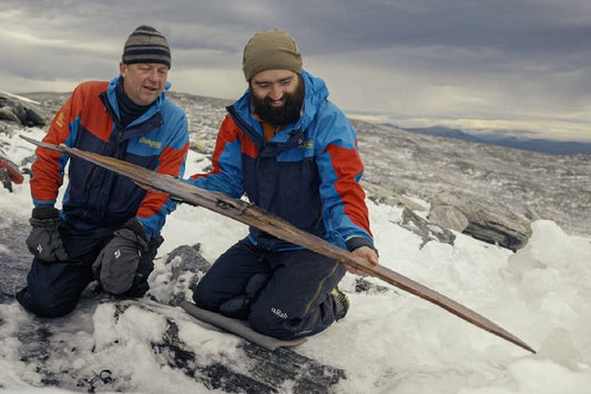 Arkeologlar Norveç Buzundan 1.300 Yıllık Ahşap Kayak Çıkardı