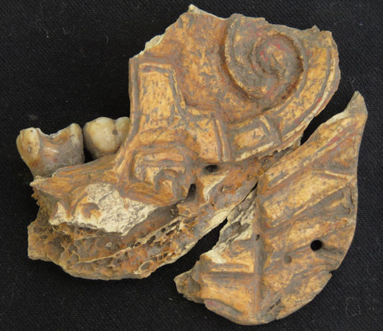Meksika’daki 1300 Yıllık İnsan Kemikleri Boyanarak Takı Yapılmış