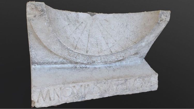 İtalya’daki Antik Tiyatroda Güneş Saati Bulundu