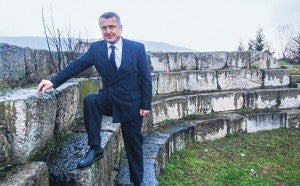 Tarihi Evlerin Taşlarıyla Antik Tiyatro Kurdu