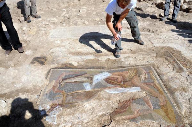 Kırıkkale’deki Buğday Tarlasında Orpheus Mozaiği Çıktı
