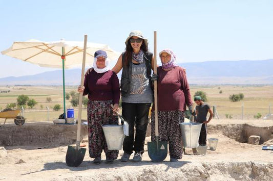 Tarlaların Emektar Kadınları Tarihe Işık Tutmak İçin Kazıyor