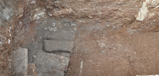 Tarsus'ta vakıf arazisinde 2 lahit bulundu