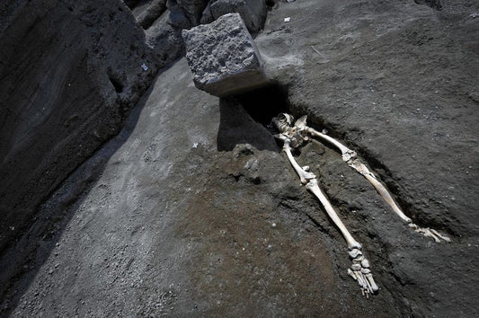 Pompeii’den Kaçarken Kafasına Taş Düşmüş İskelet Bulundu