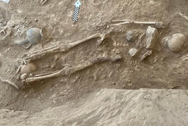 Kıbrıs’taki Hala Sultan Tekke’de Yönetici Mezarları Bulundu