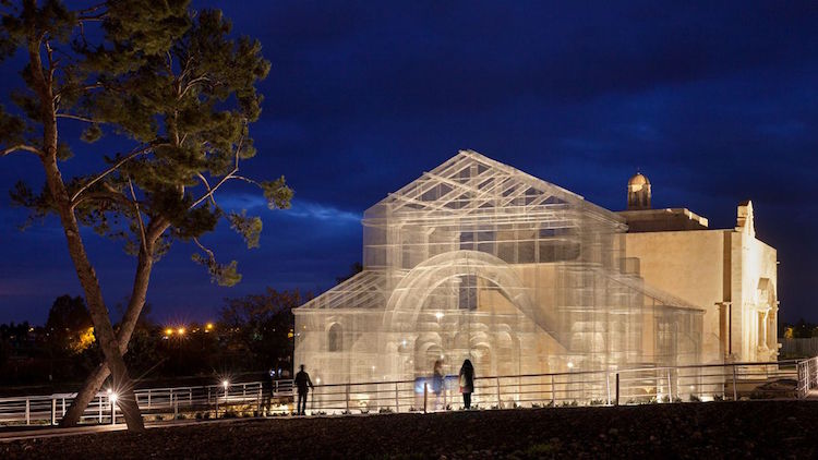 İtalya’da 900 Yıllık Kilise Tel Örgülerle Canlandırıldı