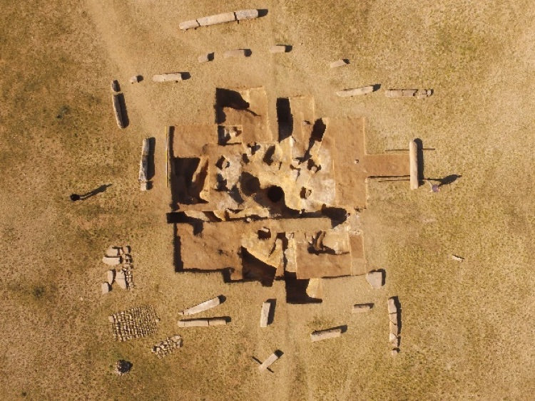 Moğolistan’da 1300 Yıllık Türki Anıtsal Mezar Keşfedildi