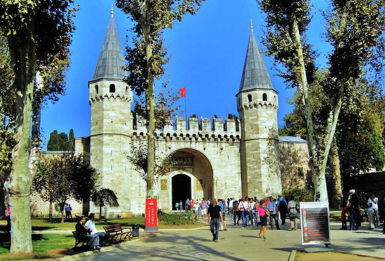 Kültür ve Turizm Bakanı Topkapı Sarayı’nın Kayması ile İlgili İddiaları Yalanladı