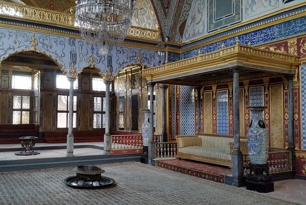 Topkapı Sarayı’ndaki Eserlerin Camiye Taşınacağı İddia Edildi