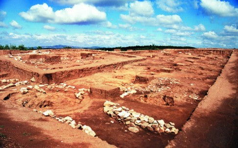 Çin’deki Neolitik Alanda 1,168 Eser ve 175 Kaçakçı Yakalandı