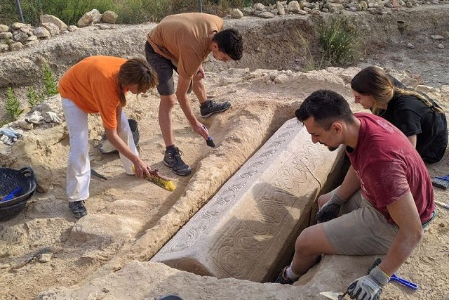 İspanya’daki Roma Villasında Sağlam Bir Vizigot Lahdi Bulundu