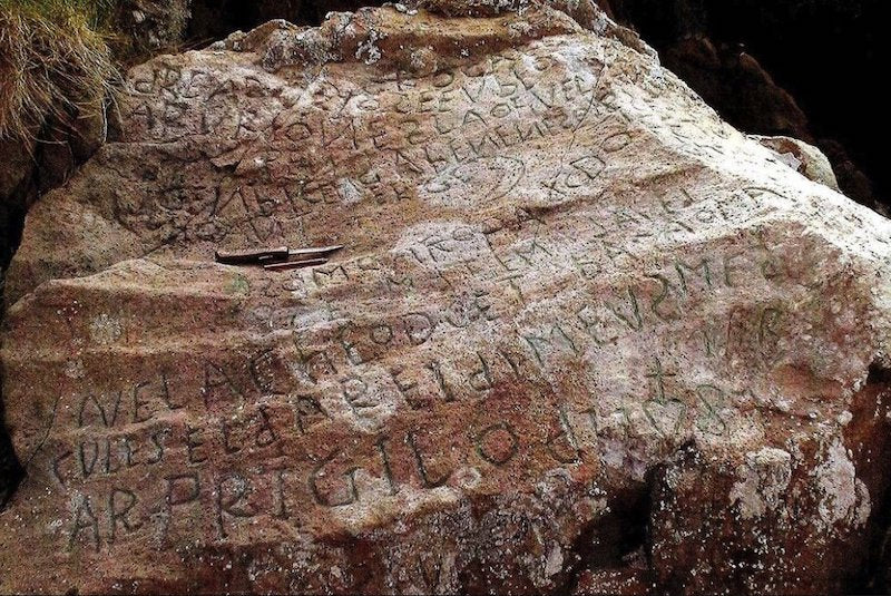 Fransa’daki Gizemli Kaya Yazıtı Sonunda Deşifre Edildi