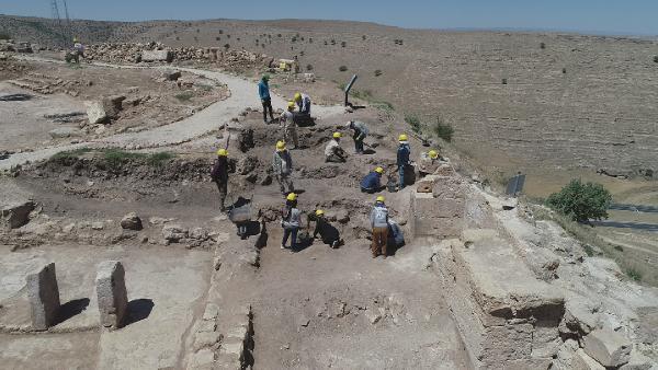 Zerzevan Kalesi'ndeki Mithras Tapınağı'na bağlantılı yapılar bulundu