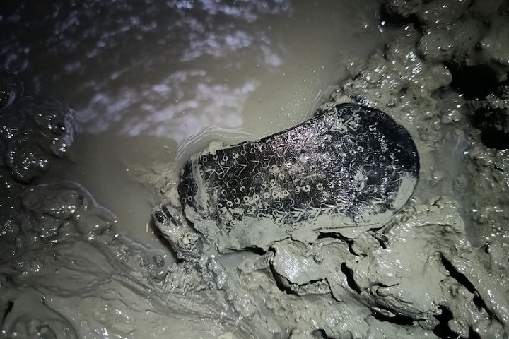 Romalı Bir Temizlikçi Su Kuyusunda Sandaletini Düşürmüş